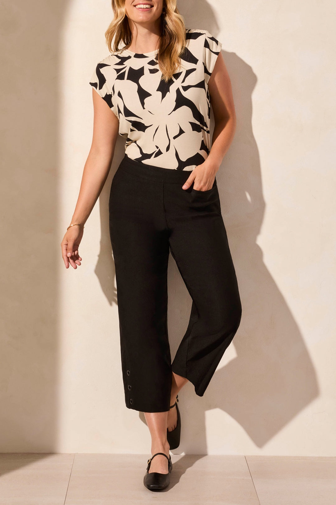 Tribal Flatten-It Pull-On Wide Capri w/ Gromets 2055O-7165-0002 Black