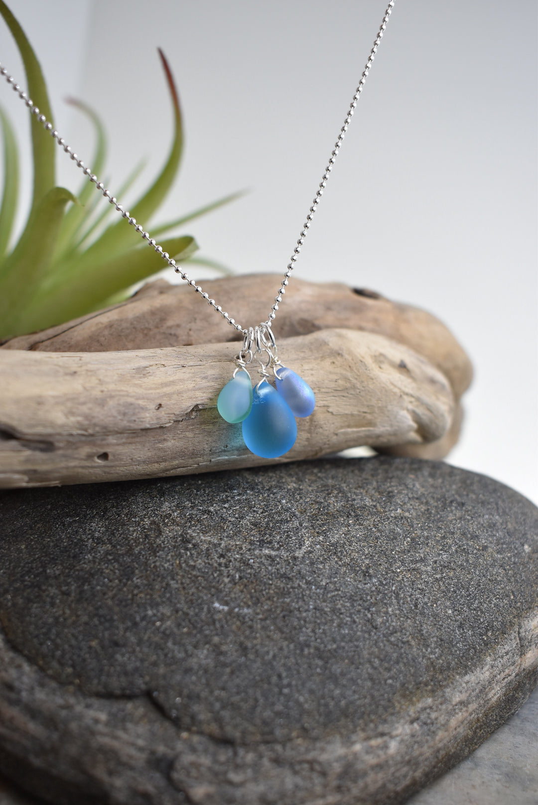 WhiteLotus Triple Drop Necklace N28 - Blue
