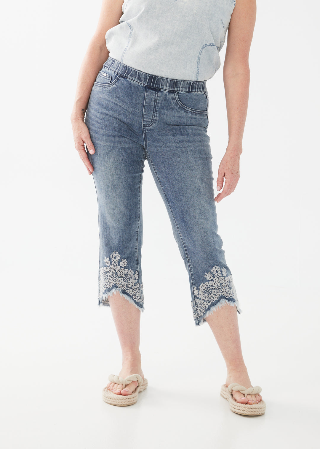 FDJ Pull-On Embroidered Straight Crop 2100669-VINWS Vintage Wash