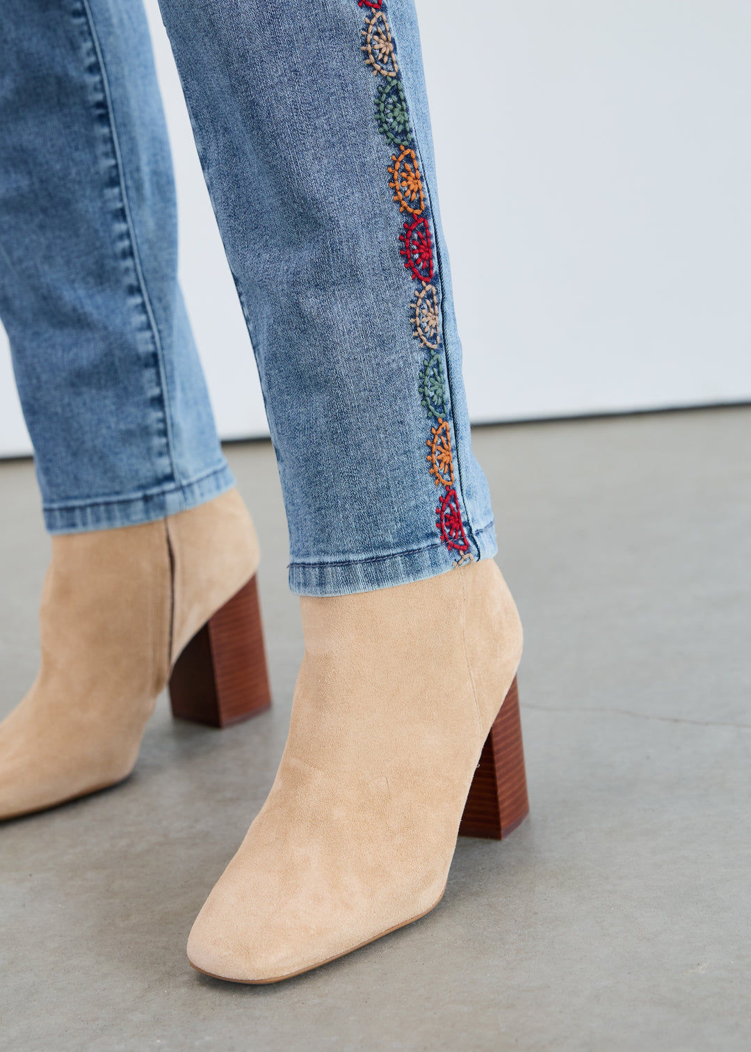 FDJ Pull-On Pencil Ankle Jean 2281669-MEDBW Medium Wash