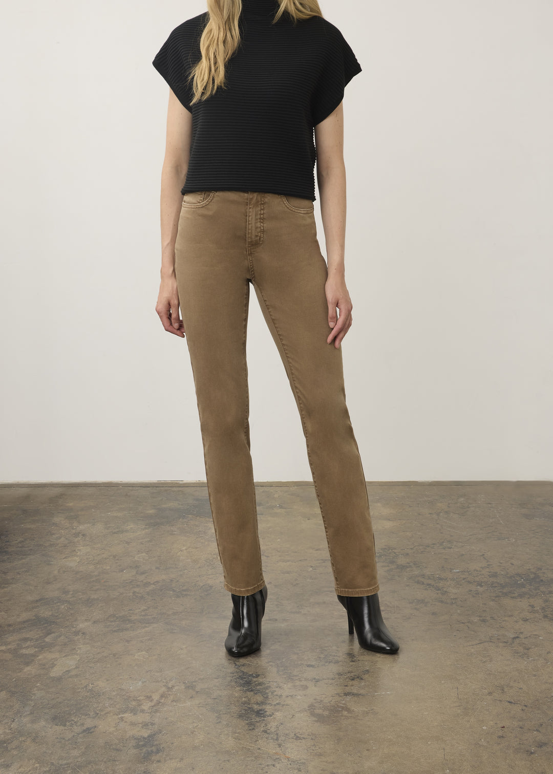 FDJ French Dressing Suzanne Straight Leg Petite Jean 8864511-MAP Maple