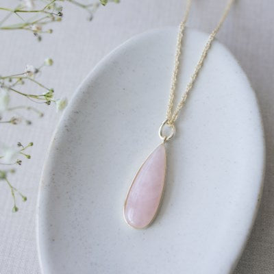 Glee Alara Necklace - Rose Quartz - Gold
