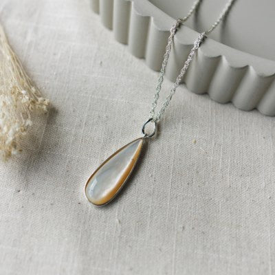 Glee Alara Necklace - Mother of Pearl - Silver