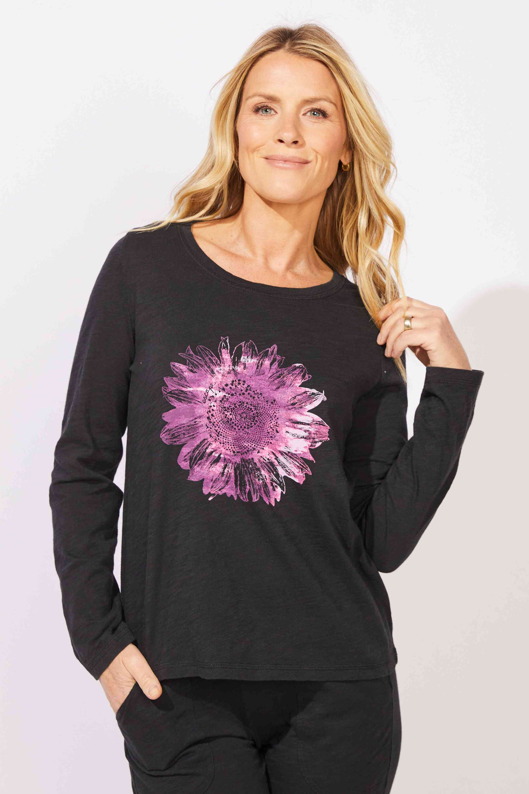 Escape by Habitat Perfect Layer Tee "River Dyed Sunflower" E44101-BLK Black