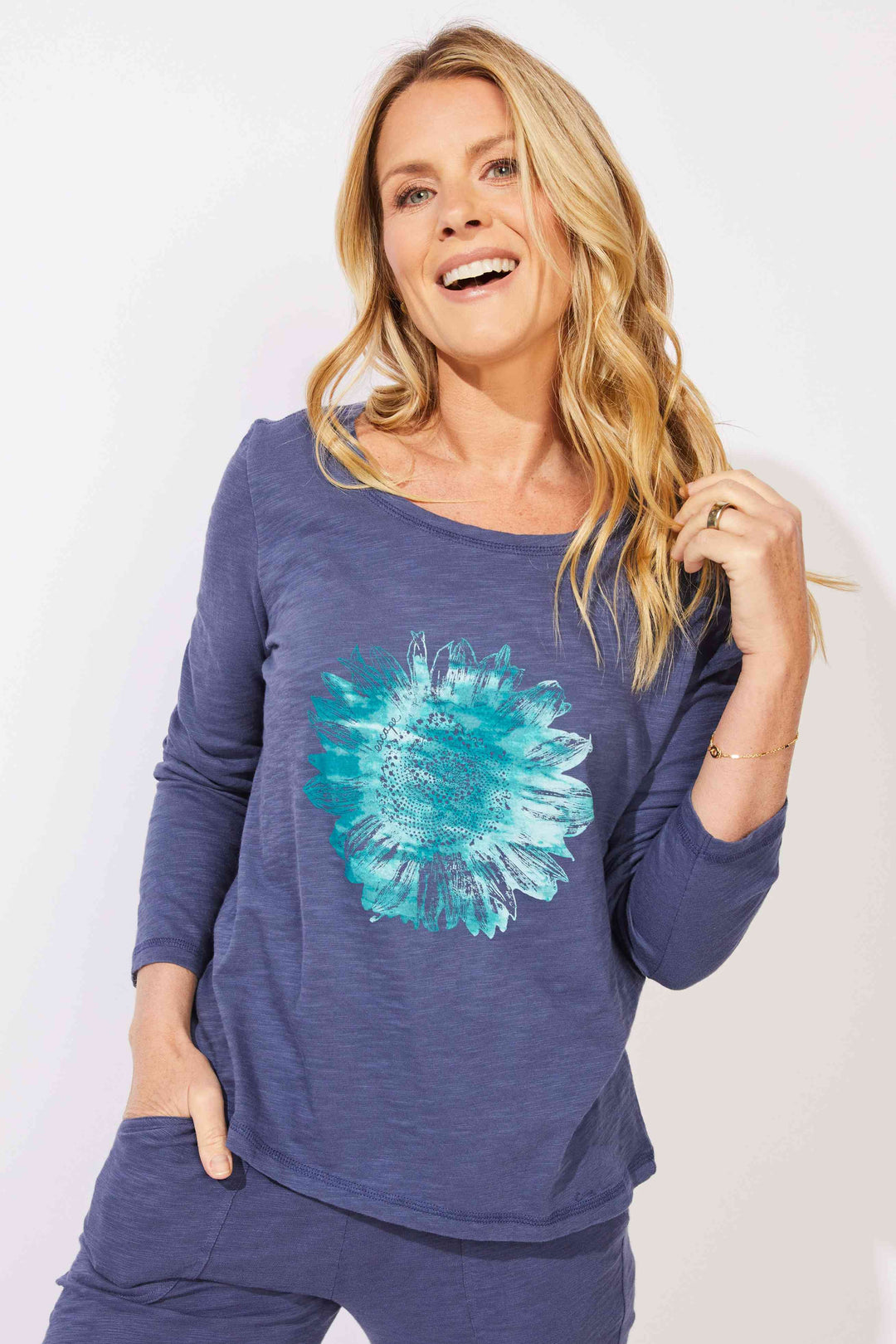Escape by Habitat Perfect Layer Tee "River Dyed Sunflower" E44101-Navy