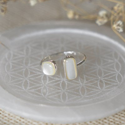 Glee Jewellery Stone Sister Ring - Mother of Pearl - Silver