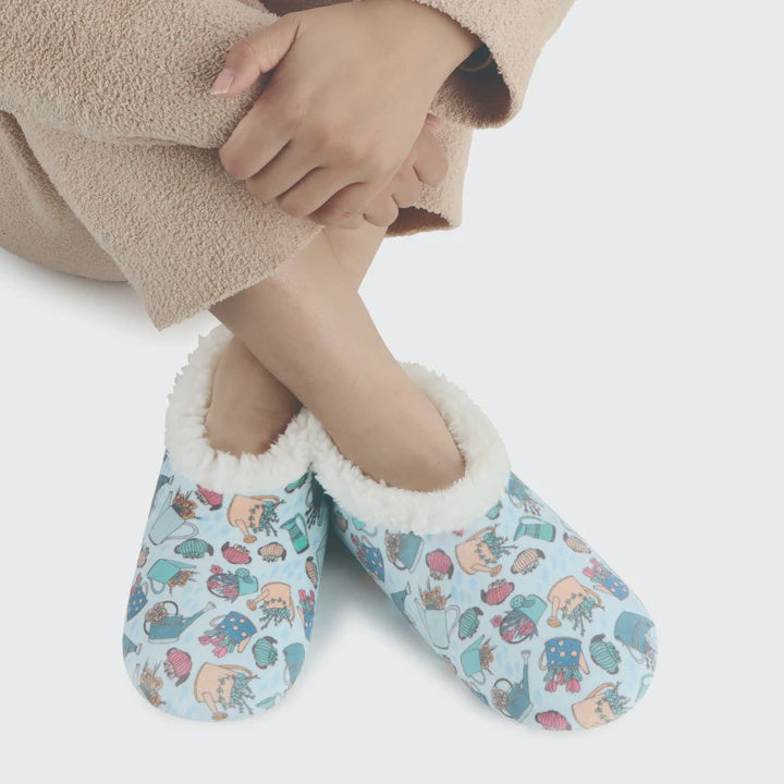 Womens Snoozies "Petals and Parsley" Slippers - Watering Cans