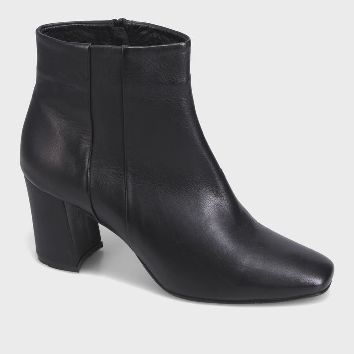 Womens Bueno "Valeria" Heeled Ankle Boot - Black